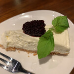キッチン バー リーズン - ブルーベリーチーズケーキ
