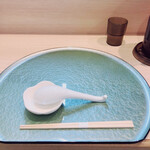 中華そば 深緑 - 高級感　紙帯のある割り箸