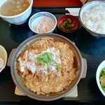 和風レストランまるまつ - かつとじ御膳　豚汁バージョン　¥958(税抜)
豚汁の具材が大きめ