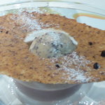 ロオジエ - なめらかなチョコレートとクリームのオレンジジュレ