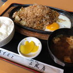 三風房 - 鉄板焼きそば定食