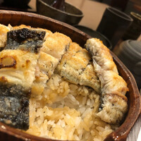 入谷鬼子母神門前のだや - パリっと焼き上がったうなぎ。岩塩がいい味だしてる