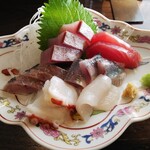 金町製麺 - 刺身盛（大阪湾産のイワシなど）