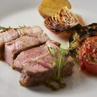 【スパイス×ブッチャーズ】炭火焼き肉を豪快に！