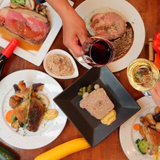 "Generous Portions! A Course Where You Can Choose Your Favorite Appetizer, Main Dish, and Dessert"