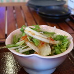 Tempura Dainingu Kirari - 玉ねぎ、キャベツ、レタス、水菜のサラダ