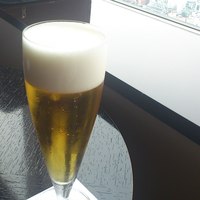 タワーズバー ベロビスト - 六時過ぎでも明るくビールが美味しい。