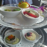 タワーズバー ベロビスト - アフタヌーンティーの如きおつまみ陣。