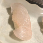 美奈登寿司 - 真鯛です。厚切りです