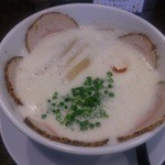 ラーメン家 みつ葉 - 豚CHIKI しおチャーシューメン