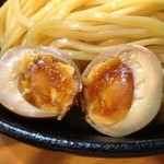 Menyatsutomu - つけ麺、半熟味付け卵