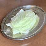 Honetsukidori Ikkaku - キャベツは骨付鳥の余った肉汁で