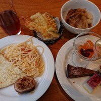 ザ・ループ ホテルアゴーラ大阪守口 - チーズピザにカレーのとこにあった蜂蜜かければよかったなと…