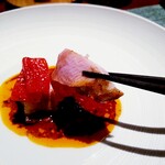 蒼 - 「伊豆の太湖豚　特製辣油タレ」モチモチの豚の感触をお見せしたい。脂も甘い。上に乗った肉厚のパプリカのマリネがまた、えらいこと美味しい。