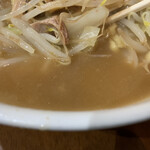 ラーメン滋悟郎 - マイルドなスープ
