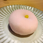 御菓子司 塩芳軒 - 蒸菓子「菊日和」　¥400+税
