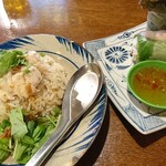 BIA HOI CHOP - AセットとBセット（どちらも+200円）のコムガー（越南鶏飯）ハーフと春巻き。