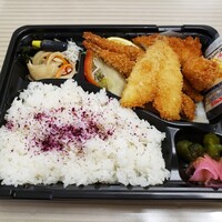 磯料理　まるけい - 海鮮フライ盛弁　650円