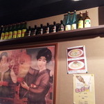 中国家常菜祥福 - 店内にはレトロなポスターがたくさん。