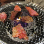 和牛焼肉 若勝 - 炭火焼きです♪