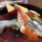 Sempachi Zushi - 海鮮ちらし。
      美味し。