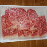 丸重商店 - 久々の主人と二人で焼肉なので、奮発して黒毛和牛100g800円X200も一目惚れで買ってしまいました！！