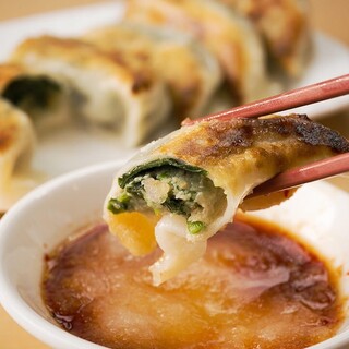 The ``grilled Gyoza / Dumpling'' is aromatic and full of flavor, and there are also variations of shiso and shrimp.