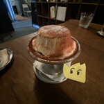 エース コーヒー ロースター - プリンは固めで、スプーンを入れると苦めなキャラメルがドッファ〜と溢れよるです。生クリームでコーティングされてて、三味一体しとる！！！