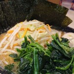 横浜家系ラーメン 蓮 - 海苔の眺め良し♪