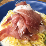 Italian Kitchen VANSAN - 山盛りイタリア産生ハムのクリームパスタ（1400円）