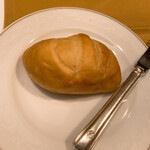 コンチネンタルルーム - お砂糖を使ったプティパンで甘くて何個でもいけそうです