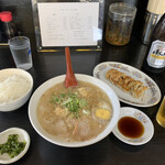 長浜ラーメンとん吉 - ラーメン定食 餃子♪