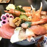 割烹　秀月 - 綺麗な海鮮丼(上)