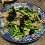飲茶 縁 - 豚肉とニンニクの芽炒め