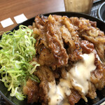 カルビ丼とスン豆腐専門店 韓丼 - ♪マヨネーズかと思っで間違ってドレッシングをかけるミス…