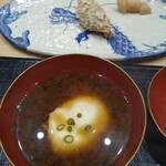 鮨旬美西川 - 玉子入り赤出し、稲荷