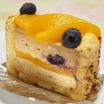 パティスリー イル・プルー・シュル・ラ・セーヌ - ウージェニ・ドゥ・ペーシュ・ア・ラ・カネル