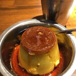 初台スパイス食堂 和魂印才たんどーる - パカっと開けるとプリン♪