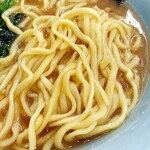横濱ラーメン あさが家 - 酒井の麺はちょうどいい硬さ。