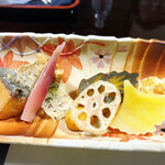 楓の小舎 - 変鉾 |鰆唐揚げ、銀杏餅、いちょう芋、里芋栗揚げ、畳鰯チーズ焼き、茗荷、南京、蓮根