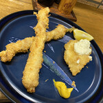 ごはんばー - アスパラ肉巻きと一緒にふくをフライにしてもらいました