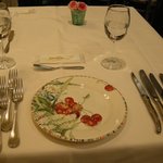 メゾン ドゥ アッシュ - テーブルセッティングと絵皿