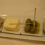 メゾン ドゥ アッシュ - 「アミューズ」（リエット、北海道発酵バター無塩、オリーブ）