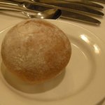 メゾン ドゥ アッシュ - 自家製パンは酸味控え目