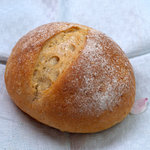 パンとお菓子の工房ナチュラル - ヘルシー玄米パン（90円）