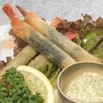 ・Fried shrimp green shiso spring rolls