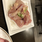 焼肉十九 - 鶏肉　もも　350円