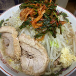 ラーメン二郎 - 小ラーメン（780円）＋ニラキムチ（80円）、ニンニクコール