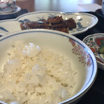 鰻花房 - 南部鉄器で炊いた米