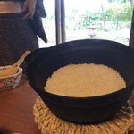 鰻花房 - 南部鉄器で炊いた米